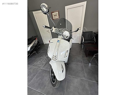 vespa scooter siyah