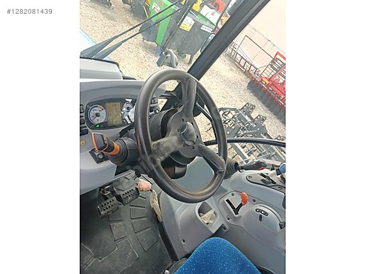 Machinery / Agricultural Machines / Tractors / New Holland / TR5.110