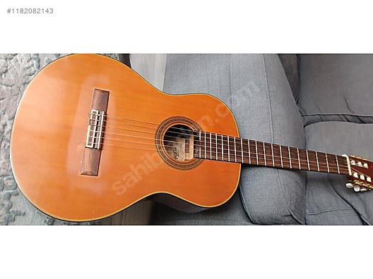 Aria ak 45 classical guitar hotsell