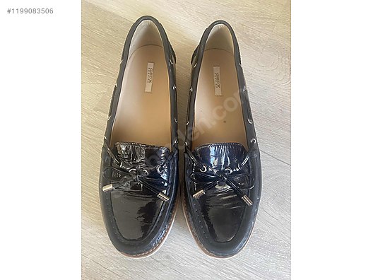 Used & Brand New Items / Clothing & Accessories / Women / Shoes / Flat Shoes