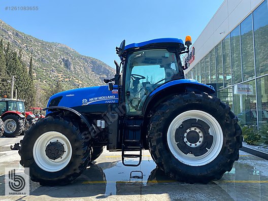 Machinery / Agricultural Machines / Tractors / New Holland / T7070