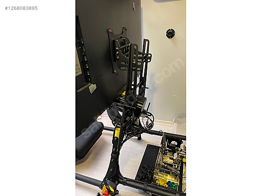 Used & Brand New Items / Gaming & Gamers Exclusive / Gaming Equipment / PC Game Racing Wheels