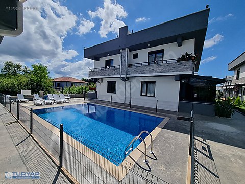 Butik Sitede Havuzlu Müstakil Bahçeli Verandalı Teraslı Villa