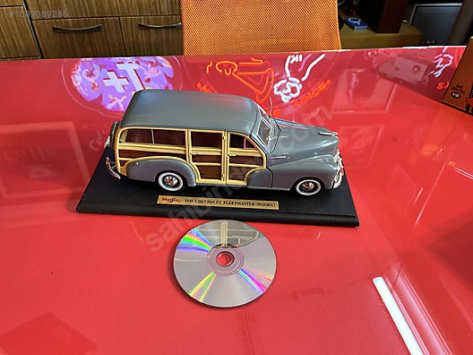 Maisto 1948 Chevrolet Fleetmaster Woody 1:18 Scale Diecast Car 