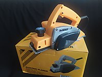 DEWALT ELEKTRİKLİ PLANYA RENDE MAKİNA ÇİFT BIÇAKLI BAKIR SARGI