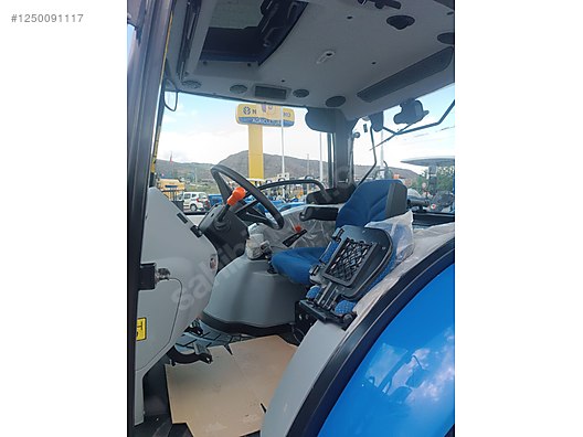 Machinery / Agricultural Machines / Tractors / New Holland / T4.70S