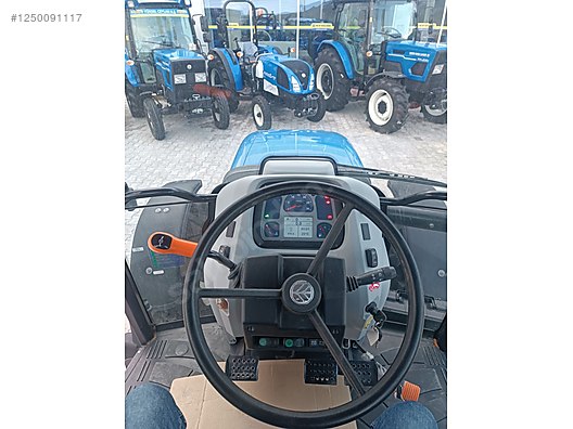 Machinery / Agricultural Machines / Tractors / New Holland / T4.70S