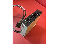 Bilgisayara bağlanılan kart okuyucu ve USB giriş kartı #1213093846