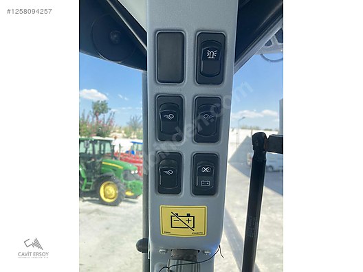 Machinery / Agricultural Machines / Tractors / New Holland / TR6.130