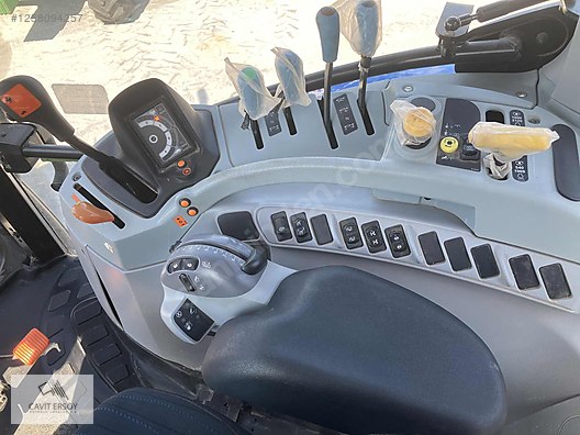 Machinery / Agricultural Machines / Tractors / New Holland / TR6.130