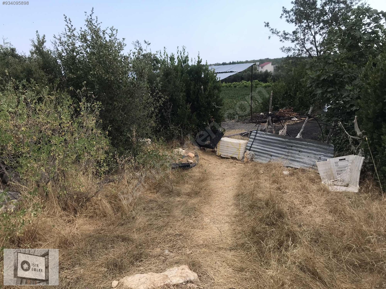 Mersin Erdemli Karahmetli merkezde EV yapılabilir 900m2 tarla Satılık
