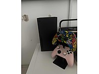 Xbox series x 1 tb + 2 orj kol + şarj edilebilir pil