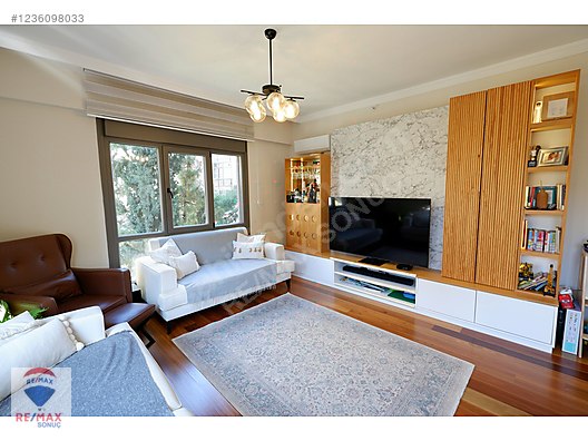 Kadıköy' de Peyzaj Manzaralı Satılık 3+1 Daire 128 m2 (İskanlı)