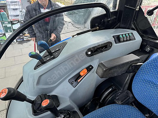 Machinery / Agricultural Machines / Tractors / New Holland / TT4.50