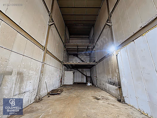 ALTINOVA TERSANE BÖLGESİNDE YÜKSEK TAVANLI SATILIK FIRSAT DÜKKAN