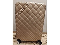 Orta boy valiz temiz hasarı vardı Tamir edildi başka hasarı Yok