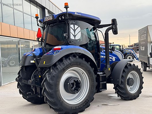 Machinery / Agricultural Machines / Tractors / New Holland / T5.140