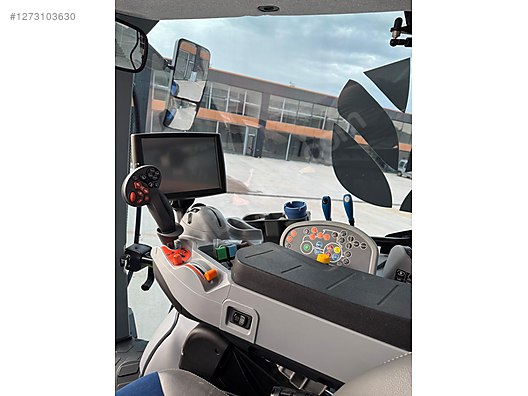 Machinery / Agricultural Machines / Tractors / New Holland / T5.140