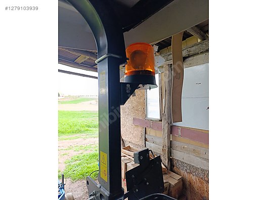 Machinery / Agricultural Machines / Tractors / New Holland / T4.50S