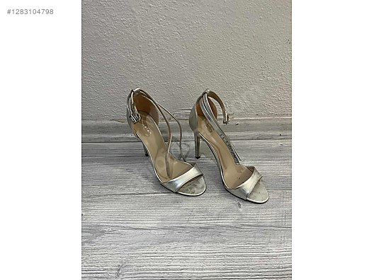 Used & Brand New Items / Clothing & Accessories / Women / Shoes / Classic Heels