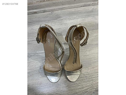 Used & Brand New Items / Clothing & Accessories / Women / Shoes / Classic Heels