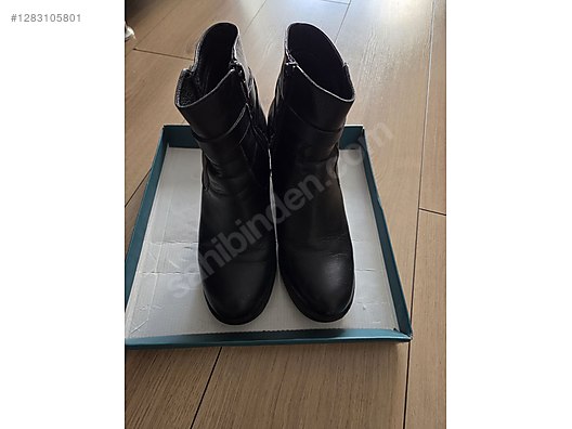 Used & Brand New Items / Clothing & Accessories / Women / Shoes / Boots