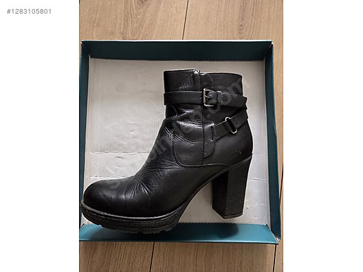 Used & Brand New Items / Clothing & Accessories / Women / Shoes / Boots