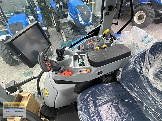 Machinery / Agricultural Machines / Tractors / New Holland / T6.180