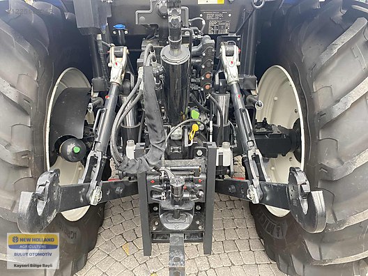 Machinery / Agricultural Machines / Tractors / New Holland / T6.180