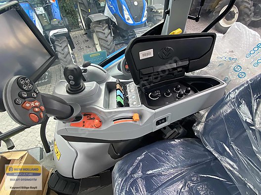 Machinery / Agricultural Machines / Tractors / New Holland / T6.180