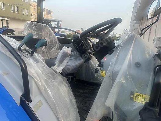 Machinery / Agricultural Machines / Tractors / New Holland / T4.60S