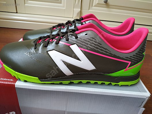 new balance futbol ayakkabı