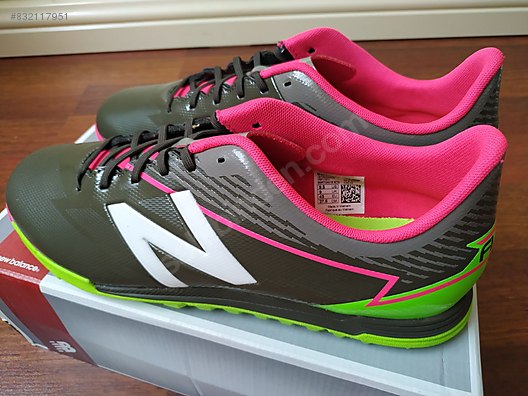 new balance futbol ayakkabı