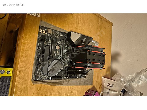 Asus ROG Strix Z390-F Gaming - i7 9700K CPU - 32 GB RAM on