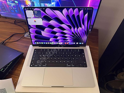 Used & Brand New Items / Computers / Laptops & Notebooks / Laptops / Apple Macbook