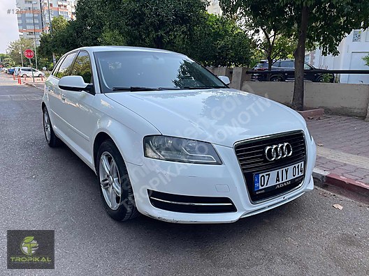 Beyaz Audi A3 Manuel