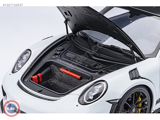 Autoart Diecast Model 1:18 Porsche Araba - 1327123537