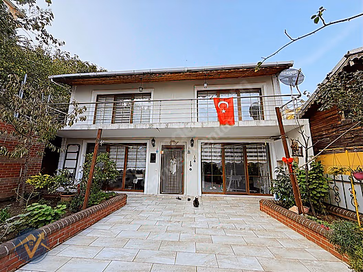 Büyükdere'de 5+2 Müstakil Ev | Bahçe + Otopark + Sahile Yakın #1282123545