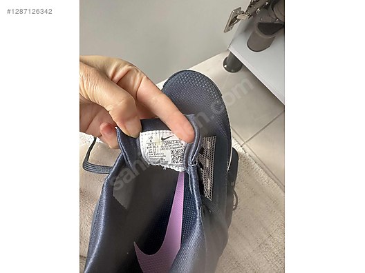 Used & Brand New Items / Clothing & Accessories / Women / Shoes / Sneakers