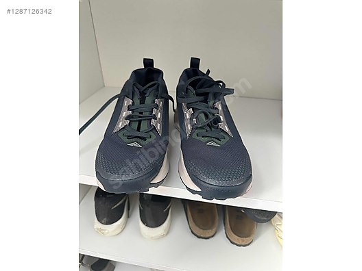 Used & Brand New Items / Clothing & Accessories / Women / Shoes / Sneakers