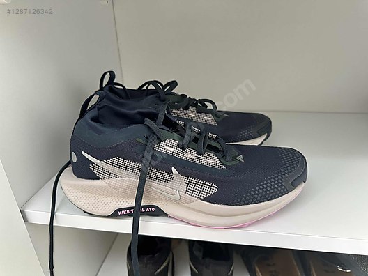 Used & Brand New Items / Clothing & Accessories / Women / Shoes / Sneakers