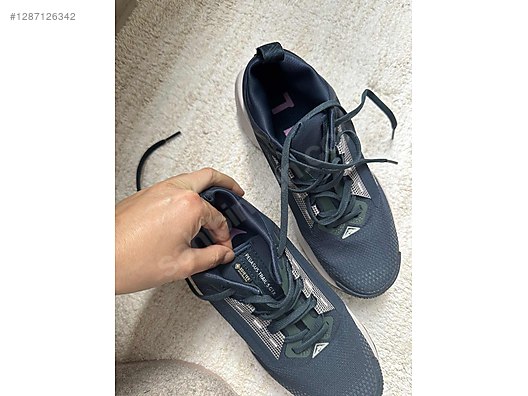 Used & Brand New Items / Clothing & Accessories / Women / Shoes / Sneakers