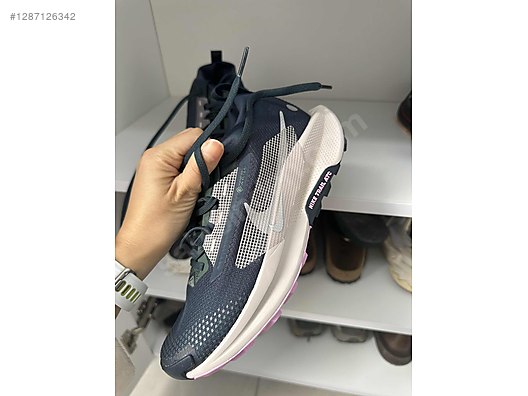 Used & Brand New Items / Clothing & Accessories / Women / Shoes / Sneakers