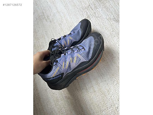 Used & Brand New Items / Clothing & Accessories / Women / Shoes / Sneakers