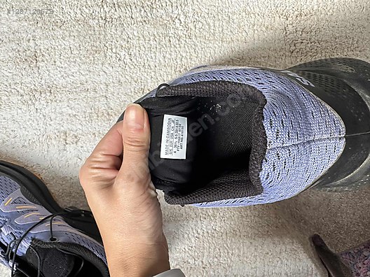 Used & Brand New Items / Clothing & Accessories / Women / Shoes / Sneakers