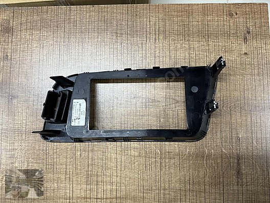 AUDİ Q5 ORTA KONSOL EKRAN ÇERÇEVESİ ORJİNAL 8R1857186N - İlan ve