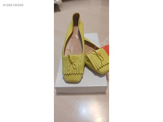 Used & Brand New Items / Clothing & Accessories / Women / Shoes / Flat Shoes