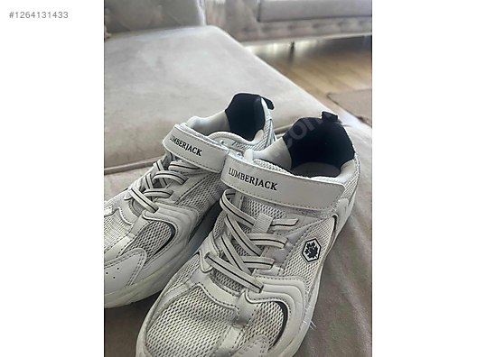 Used & Brand New Items / Clothing & Accessories / Women / Shoes / Sneakers