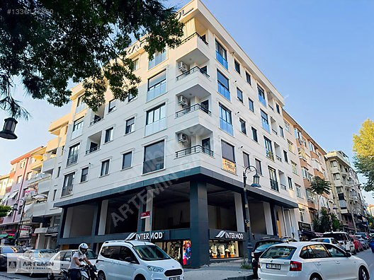 3+1 Front Corner Apartment, 125m², 1-Year-Old Building Near Marmaray in Maltepe