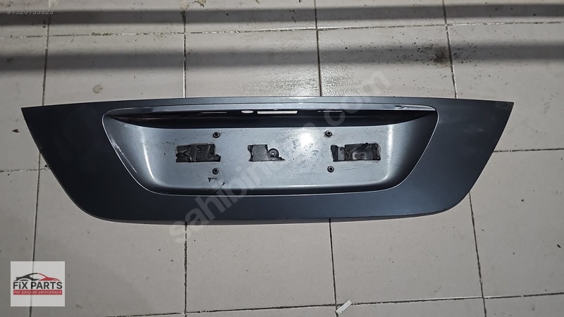 Mercedes E Bagaj Plastiği